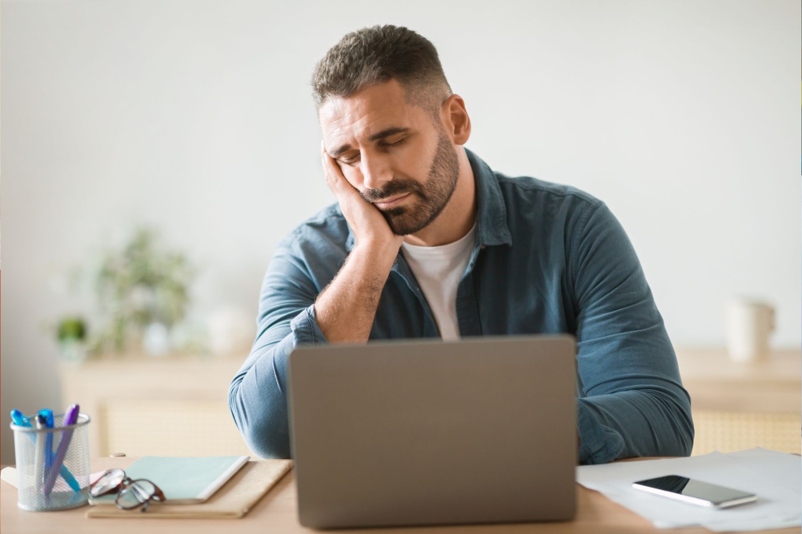 man over 40 discussing men’s health concerns with pharmacist in Harrow